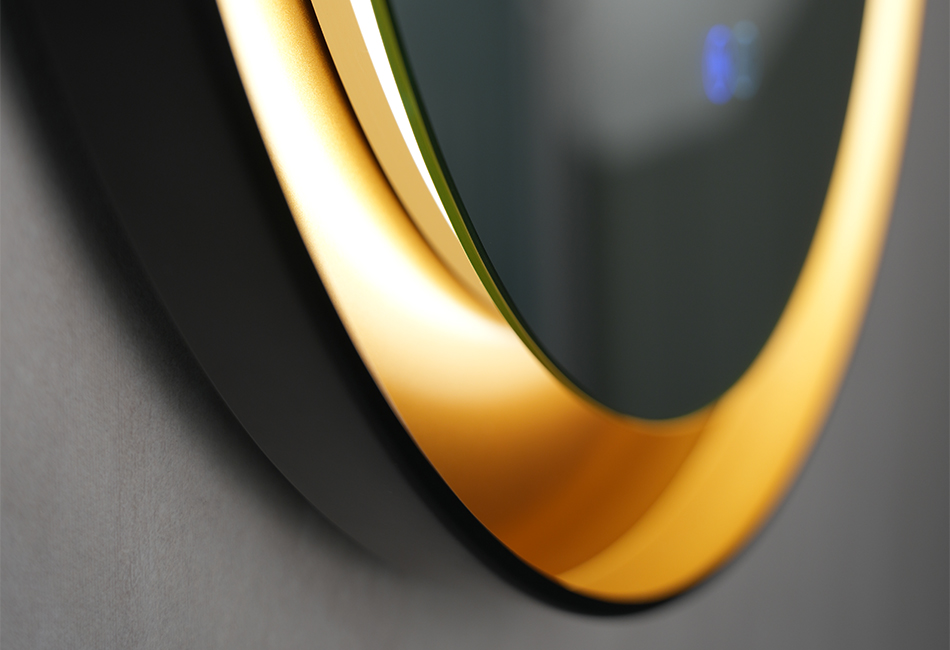 Peili mustassa metallikehyksessä