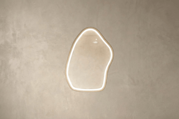 Peilit koristeellisessa kehyksessä